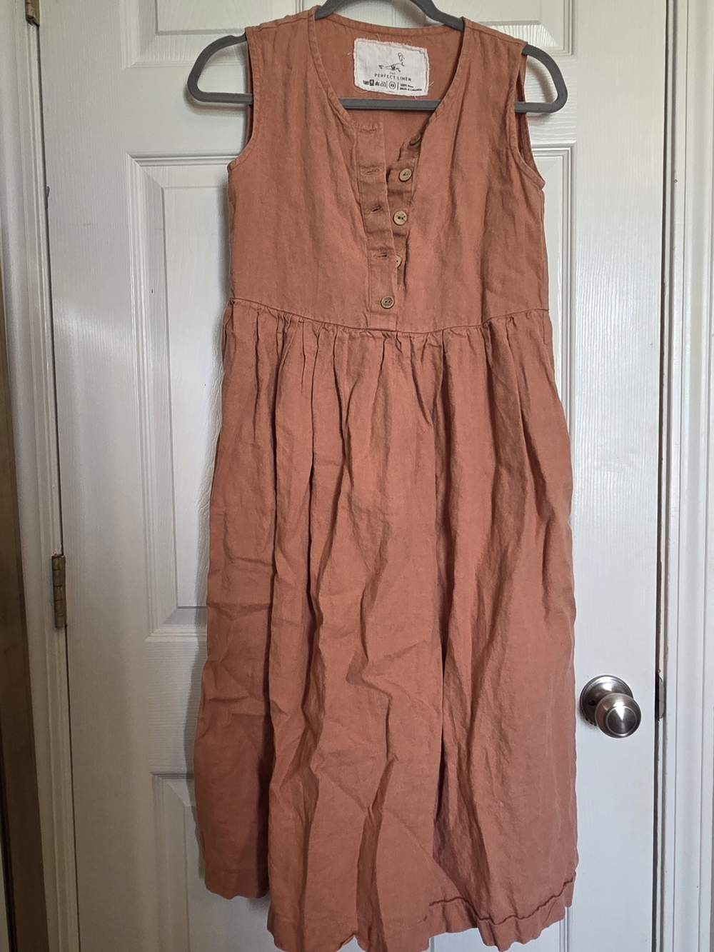 notPERFECTLINEN Sleeveless Button-Front Midi Dress in Rusty Clay